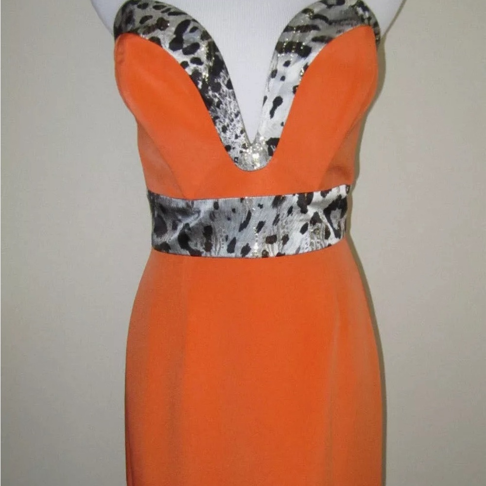 Ani Lee
“Taryn" dress Orange size small used strapless